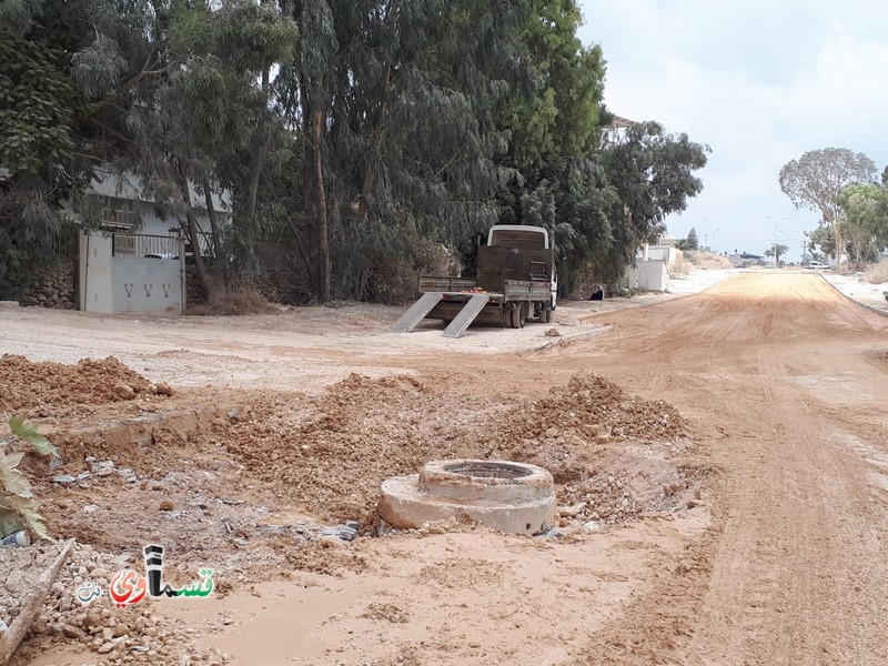 فيديو: شركة بيزك تزيل الاعمدة من وسط الشارع والتحضيرات الاخيرة لتعبيده والرئيس عادل بدير  هذا متنفس جديد لسكان الحي الغربي وللمنطقة الصناعية نوف هارتس  